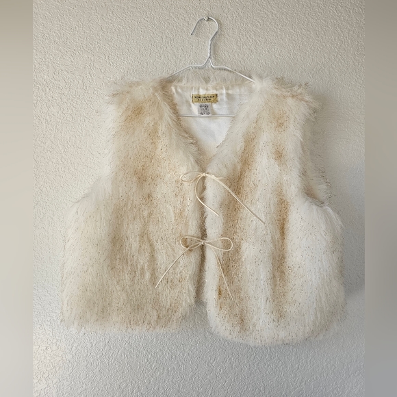 Vest - Picture 1 of 6